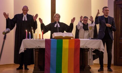 Tęczowy ekumenizm z okazji Międzynarodowego Dnia Przeciw Homofobii Bifobii i Transfobii.